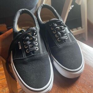 Vans Men's Black and White Sneakers